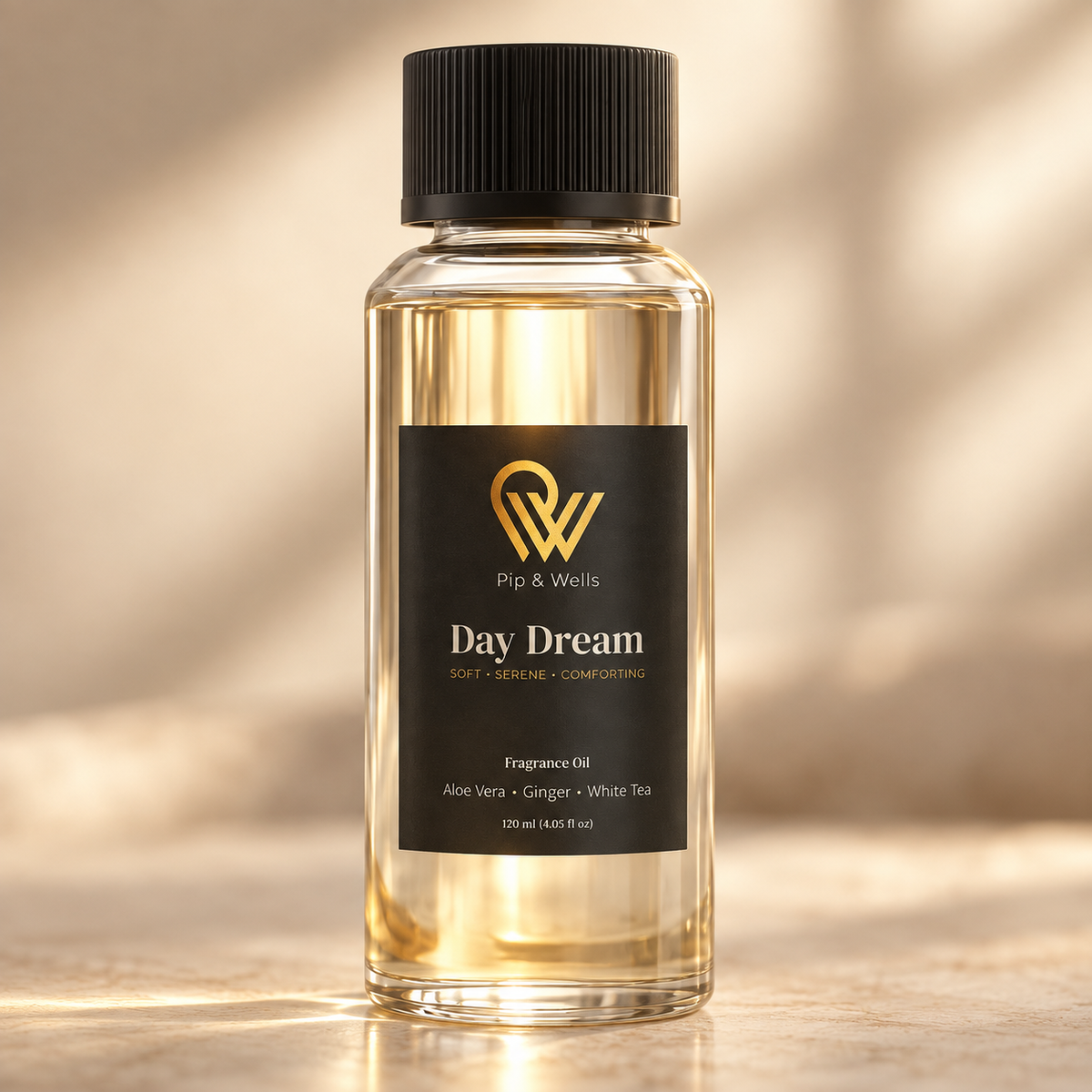 Nahaufnahme des Etiketts auf einer 120 ml Flasche Pip & Wells Day Dream Duftöl
