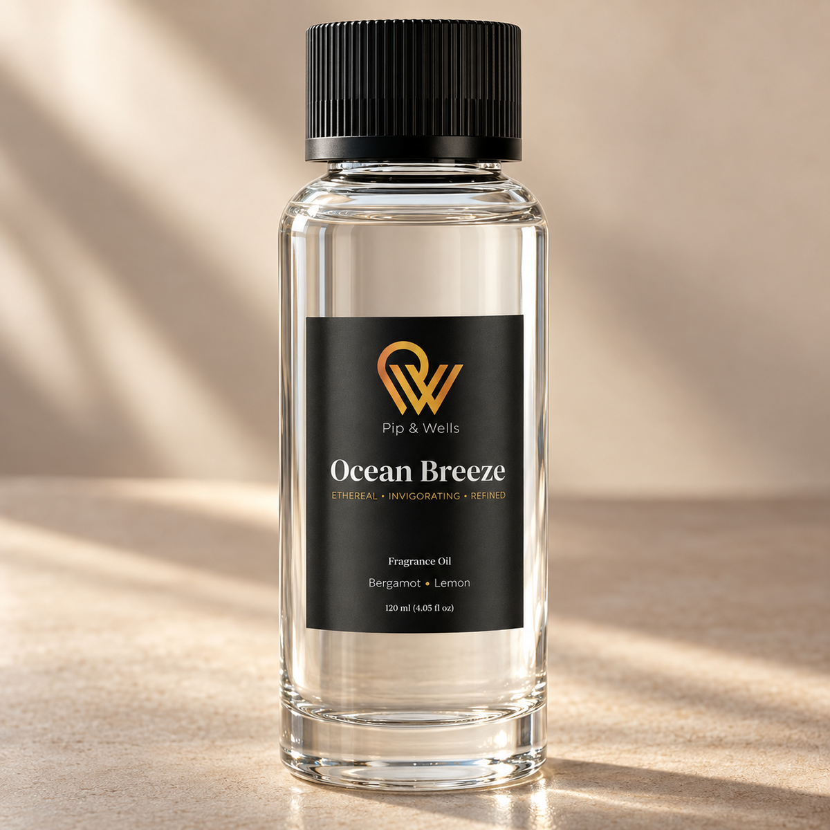 Nahaufnahme des Etiketts auf einer 120 ml Flasche Pip & Wells Ocean Breeze Duftöl